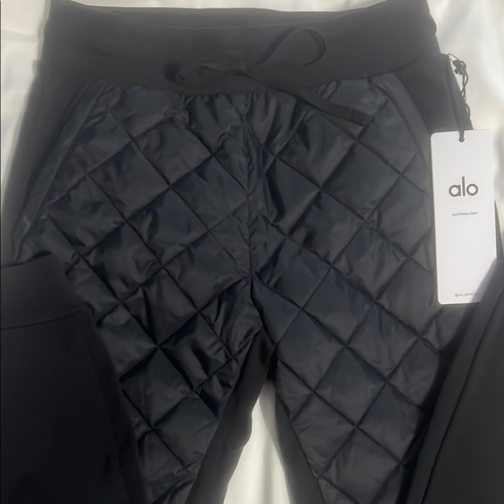 ALO Yoga women’s Black Quilted Bottoms